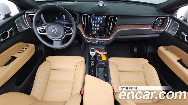 Volvo XC60 2025 — photo 10