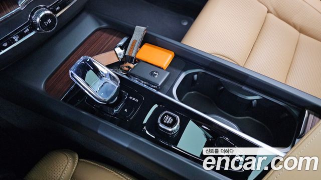 Volvo XC60 2025 — photo 12