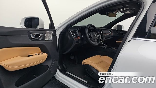 Volvo XC60 2025 — photo 13