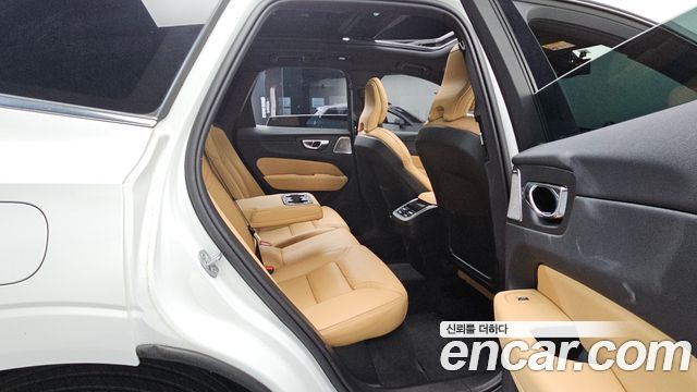Volvo XC60 2025 — photo 17