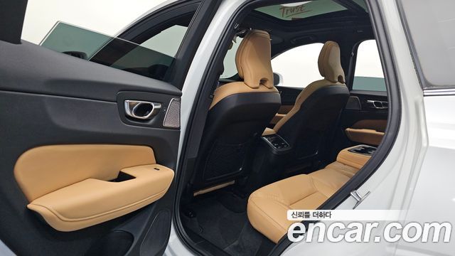 Volvo XC60 2025 — photo 18