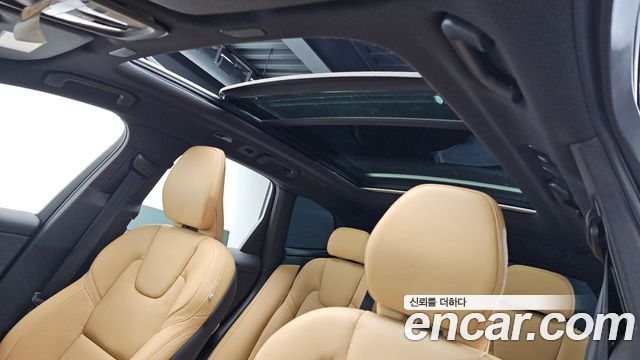 Volvo XC60 2025 — photo 22