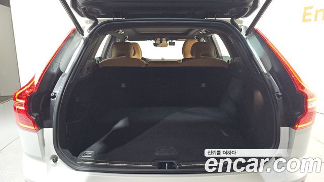 Volvo XC60 2025 — photo 24