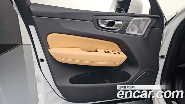 Volvo XC60 2025 — photo 14