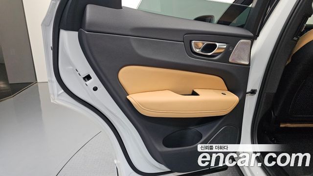 Volvo XC60 2025 — photo 15