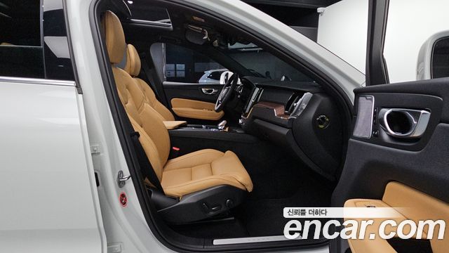 Volvo XC60 2025 — photo 16