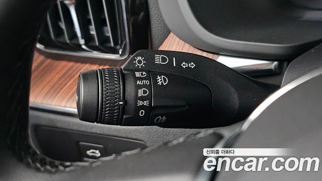 Volvo XC60 2025 — photo 27