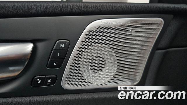 Volvo XC60 2025 — photo 29
