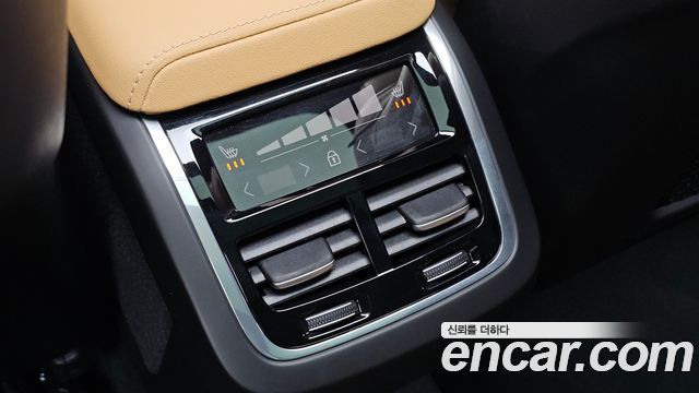 Volvo XC60 2025 — photo 30