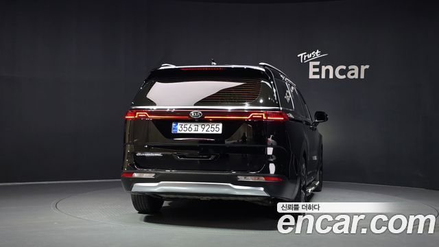 Kia Canival 2021 — photo 4