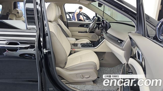 Kia Canival 2021 — photo 11