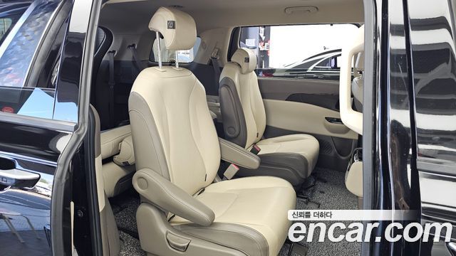 Kia Canival 2021 — photo 12