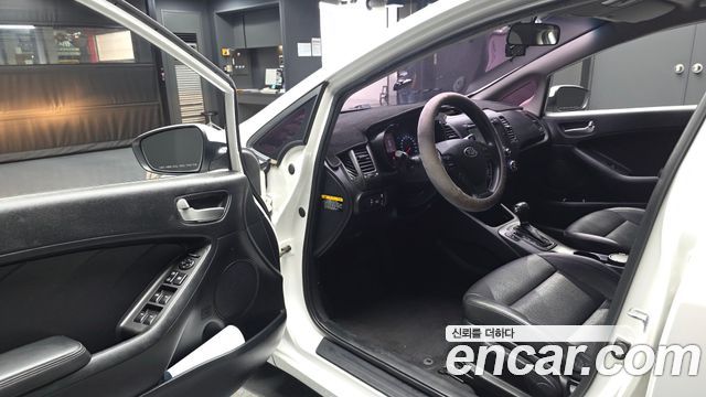 Kia K3 2013 — photo 13