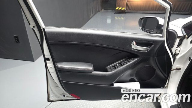 Kia K3 2013 — photo 14