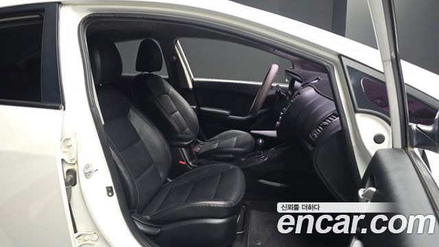 Kia K3 2013 — photo 16