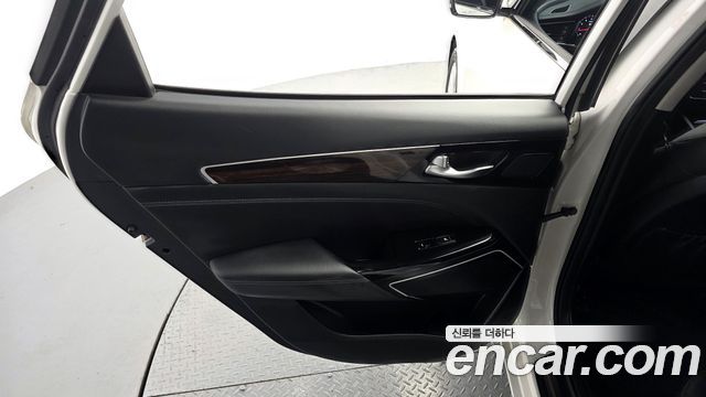 Kia K7 2018 — photo 15