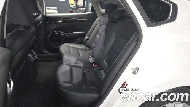 Kia K7 2018 — photo 16