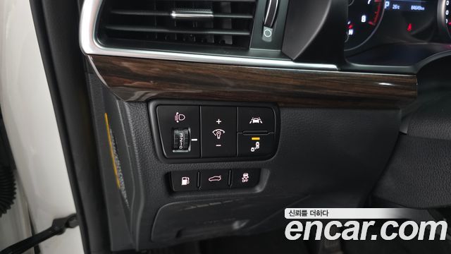 Kia K7 2018 — photo 28