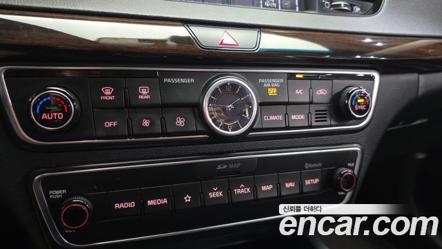 Kia K7 2018 — photo 31