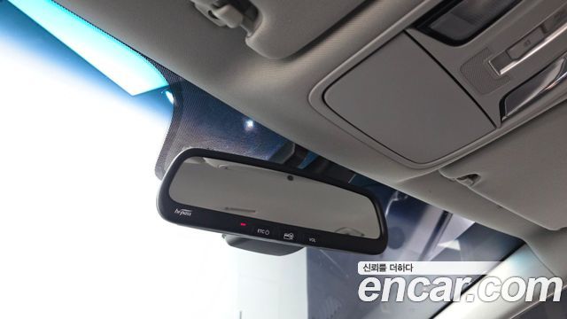 Kia K7 2018 — photo 32