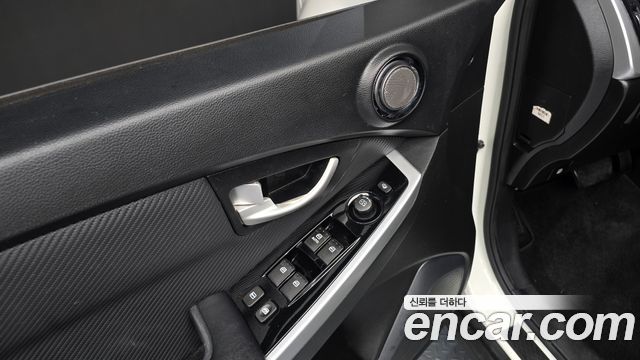 KG Mobility KORANDO 2017 — photo 21