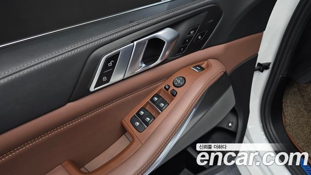 BMW X5 2022 — photo 28