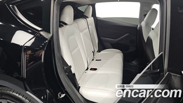 Tesla Model Y 2024 — photo 11