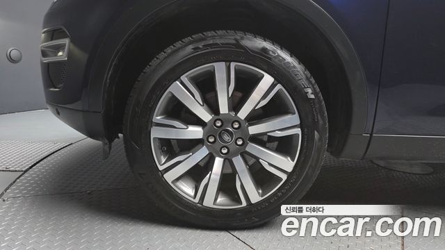 Land Rover Discovery Sport 2017 — photo 5