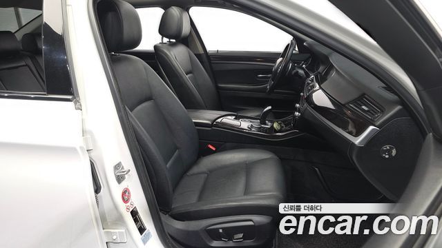 BMW 5-Series 2016 — photo 11