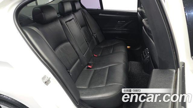 BMW 5-Series 2016 — photo 12