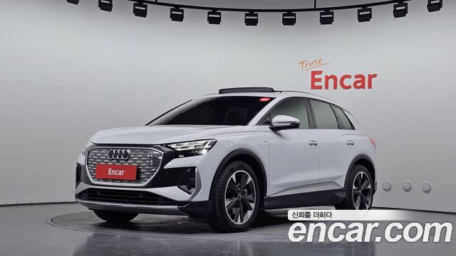 Audi Q4 e-tron 2023 — photo 1