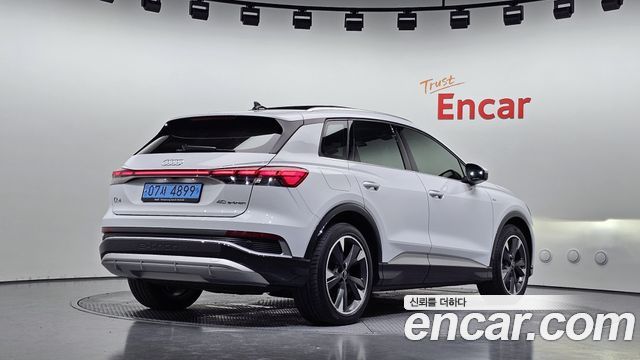 Audi Q4 e-tron 2023 — photo 2