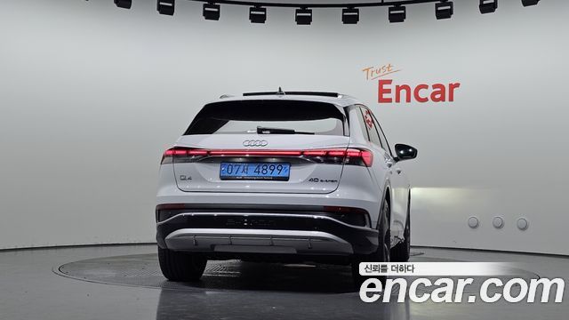 Audi Q4 e-tron 2023 — photo 4