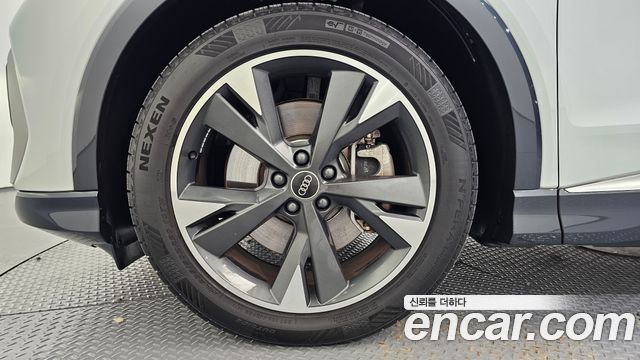 Audi Q4 e-tron 2023 — photo 5