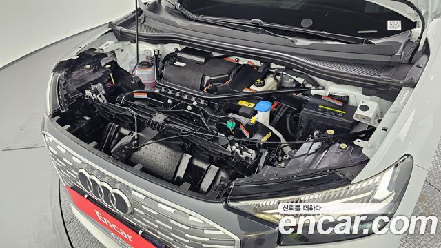Audi Q4 e-tron 2023 — photo 6
