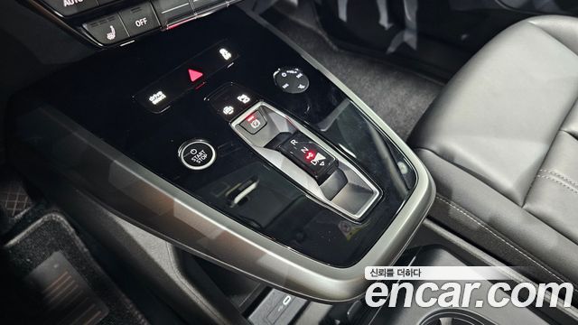 Audi Q4 e-tron 2023 — photo 12