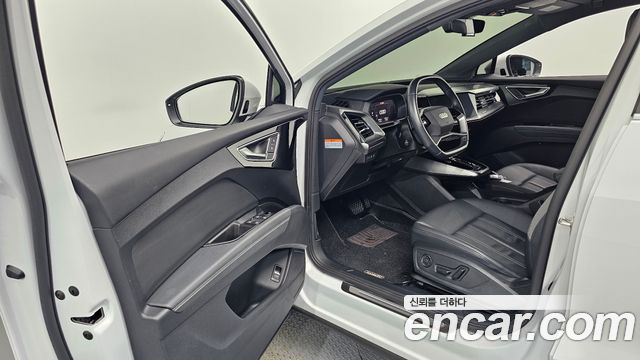Audi Q4 e-tron 2023 — photo 13