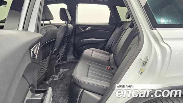 Audi Q4 e-tron 2023 — photo 17