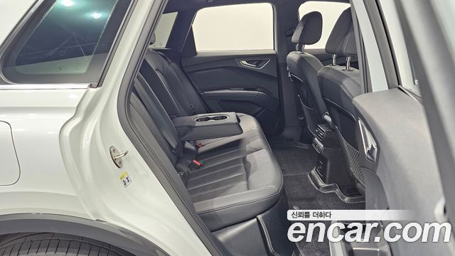 Audi Q4 e-tron 2023 — photo 18