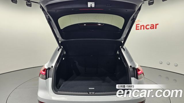 Audi Q4 e-tron 2023 — photo 25