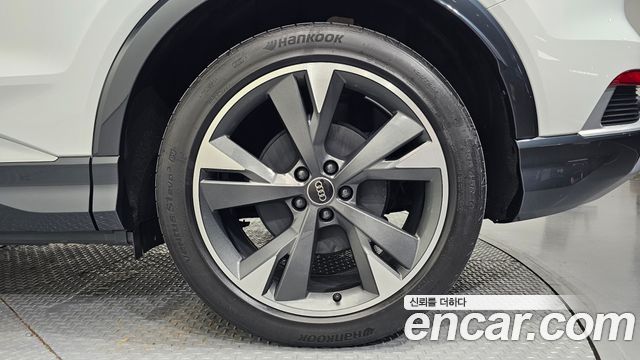 Audi Q4 e-tron 2023 — photo 7