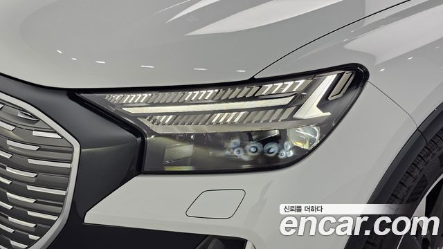 Audi Q4 e-tron 2023 — photo 8