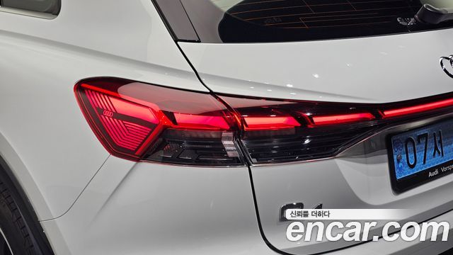 Audi Q4 e-tron 2023 — photo 9