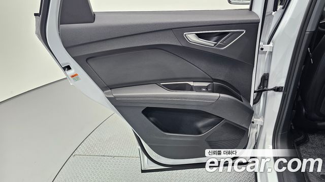 Audi Q4 e-tron 2023 — photo 15