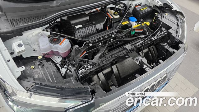 Audi Q4 e-tron 2025 — photo 6