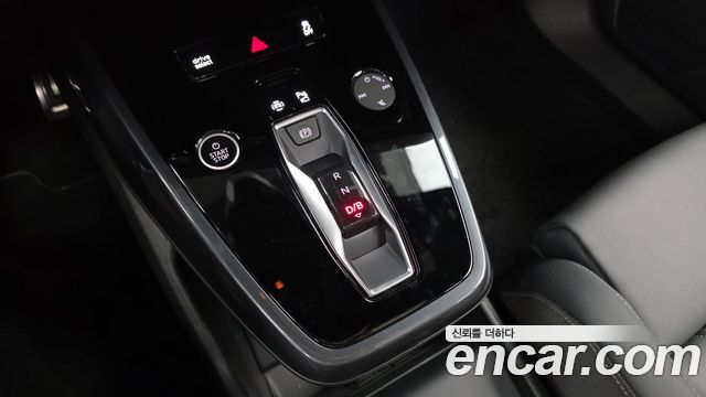 Audi Q4 e-tron 2025 — photo 9