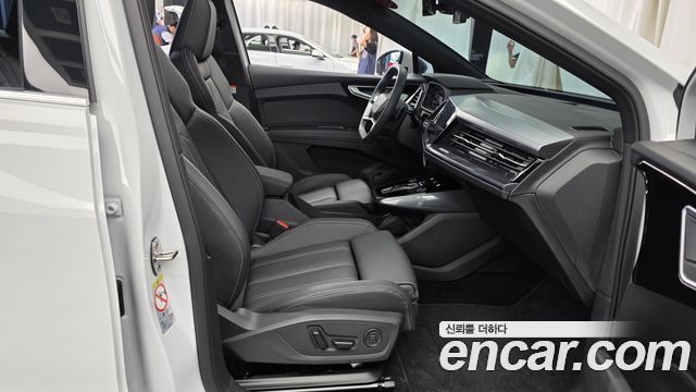 Audi Q4 e-tron 2025 — photo 11