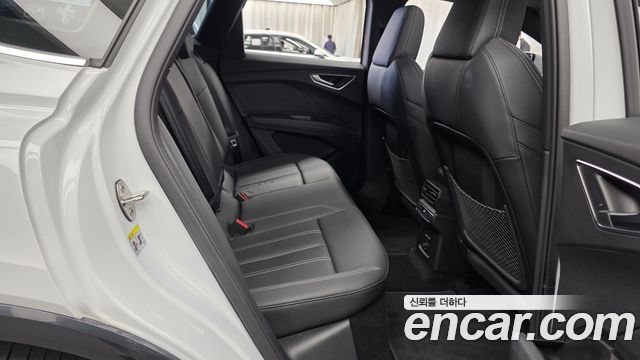 Audi Q4 e-tron 2025 — photo 12