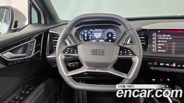 Audi Q4 e-tron 2025 — photo 13