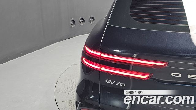 Genesis GV70 2025 — photo 9